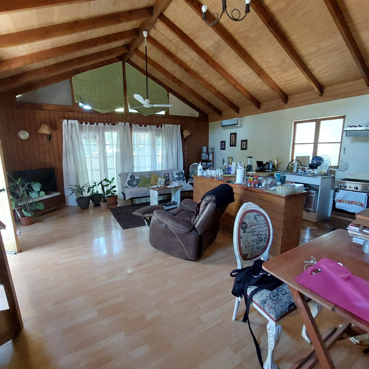 vendo casa solida en villa magisterio